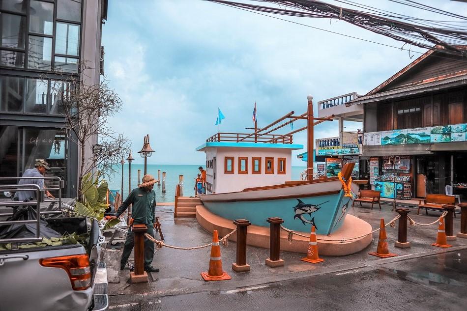 Bophut Fisharman's Village boat