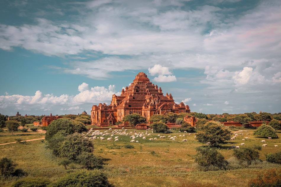 Myanmar photo gallery - Dhammayan Gyi Temple