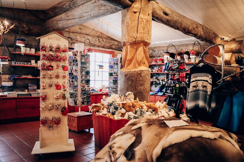 Kakslauttanen Arctic Resort souvenir shop