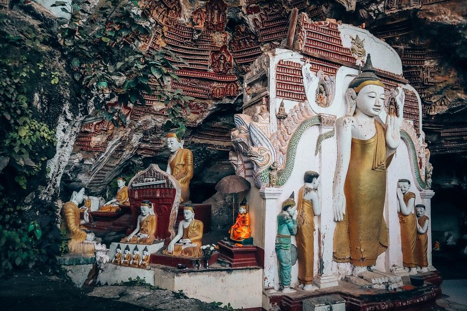 Kawgun Cave in Hpa An, Myanmar